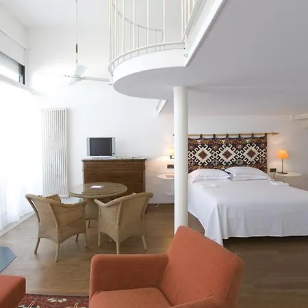 Hotell Emilia 4*