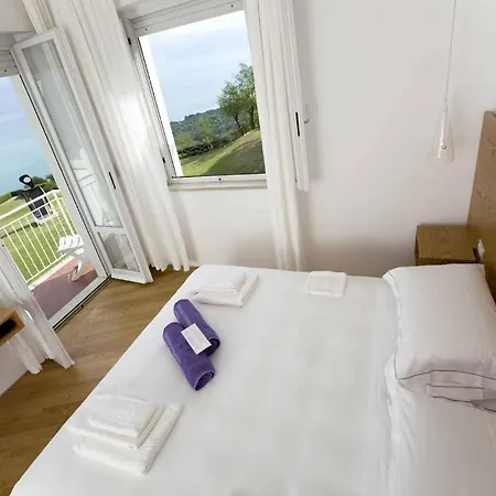 Emilia 4*